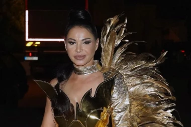 "BIĆE LAKŠE JEDNOG DANA": Naša pevačica sa knedlom u grlu progovorila o RAZVODU - slomljena zbog kraha ljubavi!