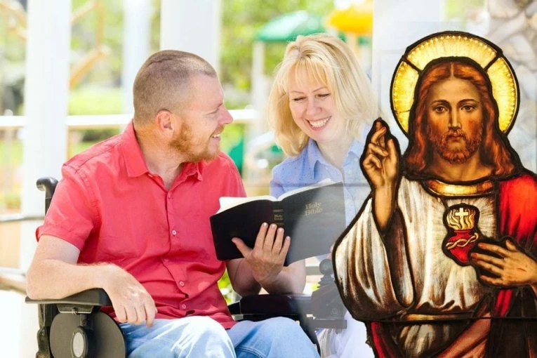 IMA LI BOG SMISAO ZA HUMOR? Neočekivano lice Svetog pisma: "BOLJE JE STANOVATI NA KROVU NEGO SA SVADLJIVOM ŽENOM U KUĆI"