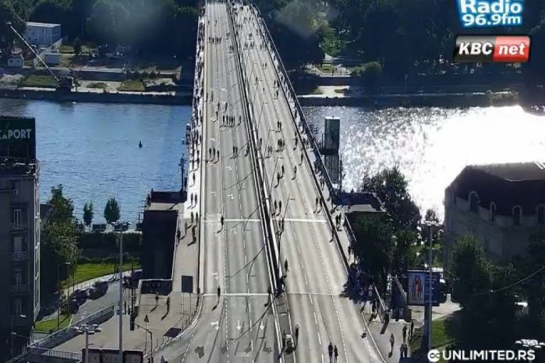 POČELO NOVO MALTRETIRANJE GRAĐANA! Šačica blokadera teroriše celu Srbiju! BLOKIRANI MOSTOVI I NAJPROMETNIJE ULICE U PRESTONICI! (FOTO)