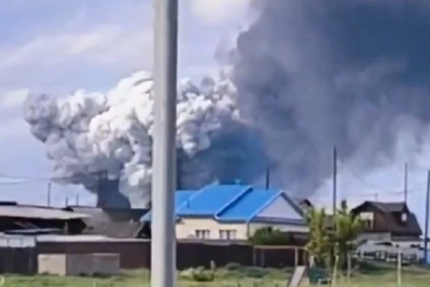 UNIŠTILI RUSE IZ OBIČNIH KAMIONA! Ukrajinci na neverovatan način prevarili neprijatelja, evo kako su lansirali dronove na AERODROME (VIDEO)