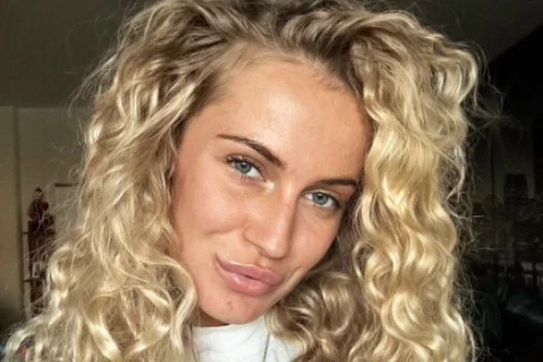 MILICA VELIČKOVIĆ PROVOCIRA MUŠKARCE: Pozirala u IZAZOVNOM bikiniju, pa poslala MISTERIOZNU PORUKU! (FOTO)