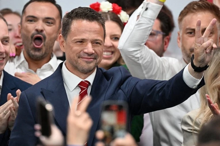 TESNO I NEIZVESNO: Favorit na izborima u Poljskoj već proglasio pobedu, nezavisni kandidat čeka zvanične rezultate