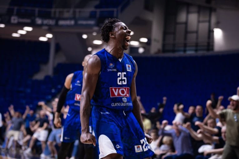 POGLEDAJTE LUDU TROJKU KOJOM JE MEKINLI RAJT SRUŠIO ZVEZDU MERIDIANBET: MVP opravdao očekivanja i odveo Budućnost u veliko finale! (VIDEO)