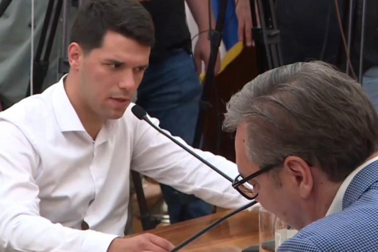 MI NIKADA NISMO NEKOG NAPALI NI TARGETIRALI! Vučić sa studentima koji žele da uče: "Sve ostale pustili, meni nisu dozvolili!"