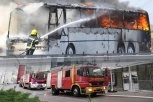 EVO ZAŠTO SE ZAPALIO AUTOBUS KOJI JE PREVOZIO ĐAKE! Roditelji došli po decu, nema povređenih!