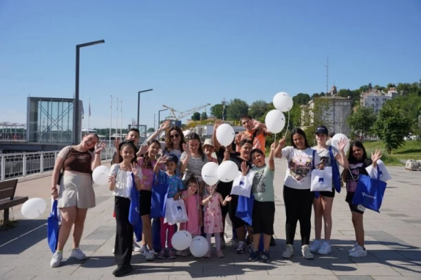 ADRIATIC BANKA ORGANIZOVALA PLOVIDBU REKOM ZA DECU IZ SOS DEČIJIH SELA SRBIJA