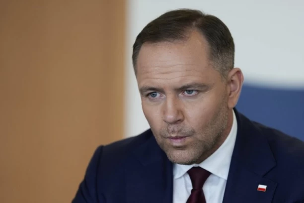 "PREVARANT, ZELENAŠ, LAŽOV, NARKOMAN..." Bivši predsednik ogorčen ishodom izbora, objavio da odlazi u egzil