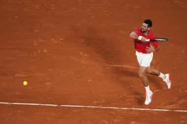 ĐOKOVIĆEVA 100. POBEDA NA RG: Novak počistio Britanca za četvrtfinale!