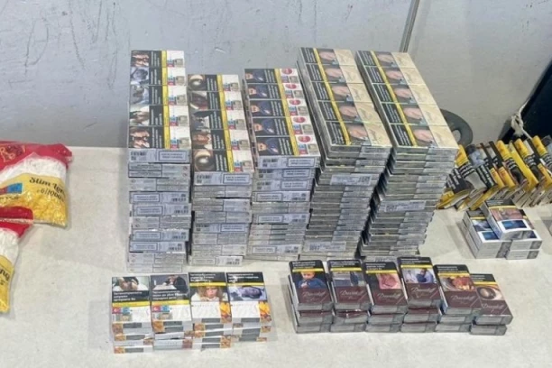 NESVAKIDAŠNJA ZAPLENA NA HORGOŠU! Evo gde je krijumčar pokušao da sakrije cigarete! (FOTO)