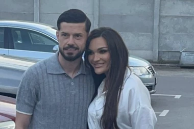 TAMARA MILUTINOVIĆ SA SUPRUGOM DOŠLA PO PELCER ZA MUŠKO DETE! Šok, pevačica ponosno pokazala ŠTA JE UZELA od Uroša Živkovića!