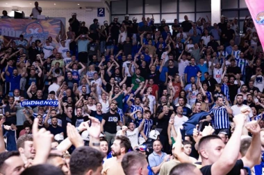 HAOS NA AUTO-PUTU! Ovako su navijači Budućnosti ispratili košarkaše za Beograd! (VIDEO)