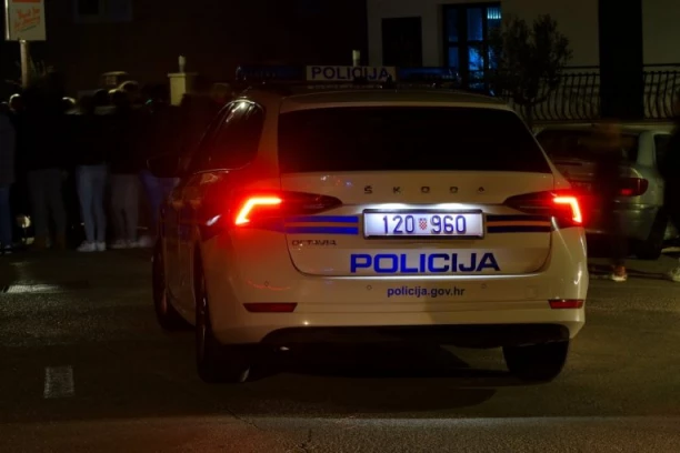 POKUŠAO DA PREGAZI POLICAJCA, PA POBEGAO! Tokom potere iz automobila bacao paketiće sa drogom!