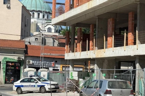 RADNICI SU VIKALI I TRČALI NA SVE STRANE! Jedan od njih pao sa gradilišta i poginuo na mestu: Sve ograđeno - U TOKU UVIĐAJ!