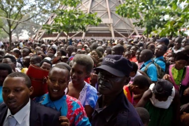 KRVOPROLIĆE ISPRED VELIKE SVETINJE! Ima mrtvih u eksploziji kod crkve, opsadno stanje na ulicama, reagovala i VOJSKA
