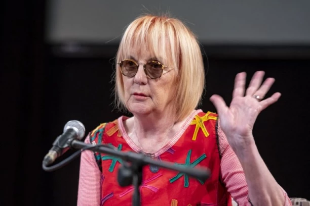 VEDRANA RUDAN MOLI ZA POMOĆ U BOLNICI: Tuširanje je OPASNIJE od raka!