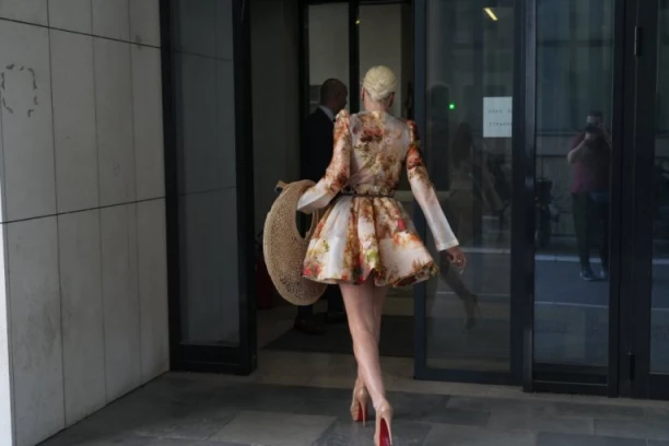 KARLEUŠA HITNO STIGLA NA SUĐENJE: Jelena napravila OPŠTI HAOS, zbog OVIH detalja su svima popadale vilice! (FOTO)