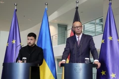 "AKO ZELENSKI ŽELI U EU, MORA RUSIMA DA USTUPI NEKE TERITORIJE": Merc brutalno spustio Ukrajince na zemlju! OVO ĆE DA BOLI