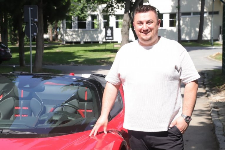 Zoki Ferari i auto Saše Popovića