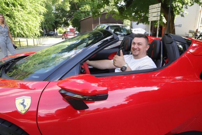 Zoki Ferari i auto Saše Popovića