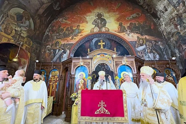 "NAŠ NEPRIJATELJ KOJI IMA TRI LICA NE MOŽE NAM APSOLUTNO NIŠTA, SAMO AKO…: ": Važna poruka patrijarha posle praznične liturgije u hramu na Voždovcu