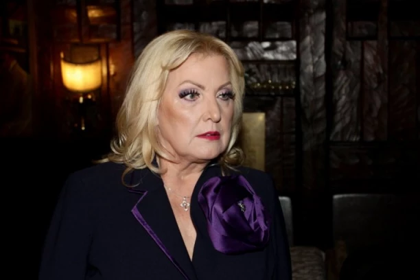 HITNA REAKCIJA SNEŽANE ĐURIŠIĆ! Oglasila se nakon vesti da joj je UMRLA majka! (VIDEO)