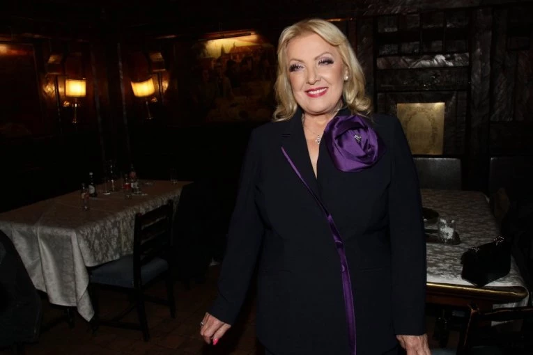 ORI SE "VIDOVDAN" U ZAGREBU! Hiljade ljudi zapevalo sa Snežanom Đurišić: Ko da mi otme iz moje duše Kosovo (VIDEO)