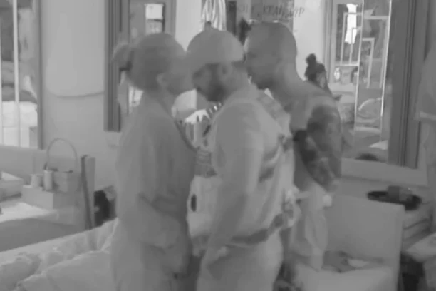 OPSADNO STANJE U ELITI 8! Obezbeđenje napravilo ŽIVI ZID zbog moguće MAKLJAŽE, haos se ne smiruje! (VIDEO)