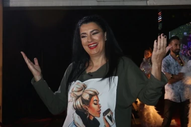 "NE ZNAM DA LI JE ONA STARLETA ILI PROSTITUTKA!" Saška Karan nikad BRUTALNIJA: Tu pesmu je pisao Saša Popovič i izdata je za "Grand"!