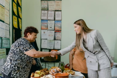 DRŽAVA DAJE 500.000 DINARA BESPOVRATNIH SREDSTAVA ZA MLADE: Ministarka Mesarović uz svoj narod u Zaječaru