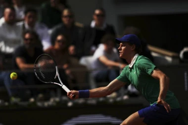 SINER ČEKA NOVAKA! Italijan oduvao protivnika za polufinale Rolan Garosa!