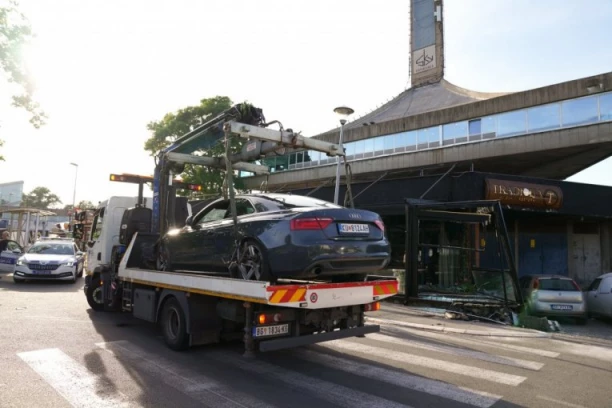 HOROR NA DORĆOLU! Automobil uleteo u kafić! IMA POVREĐENIH! (FOTO)