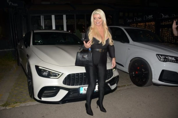 NE BISTE JE PREPOZNALI! Isplivala slika Dare Bubamare od pre 30 godina! (FOTO)