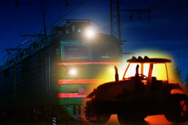 SUDAR TRAKTORA I VOZA, IMA POGINULIH! Još jedna jeziva nesreća u Srbiji!