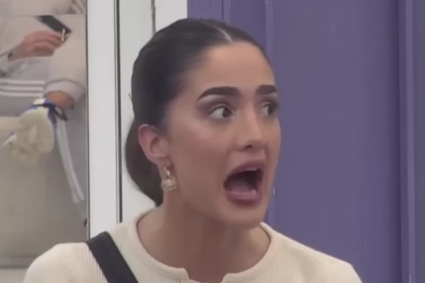 SKANDAL UŽIVO U PROGRAMU, ODMAH PREKINUTA EMISIJA! Zbog Anđele Đuričić stigle pretnje koje LEDE KRV U ŽILAMA, režija odmah reagovala!