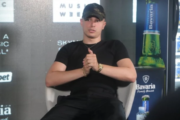 ISPLIVAO TEKST NOVE VOJAŽEVE PESME - OVE stihove je godinama čuvao u TAJNOSTI, kome je posvetio?! (VIDEO)
