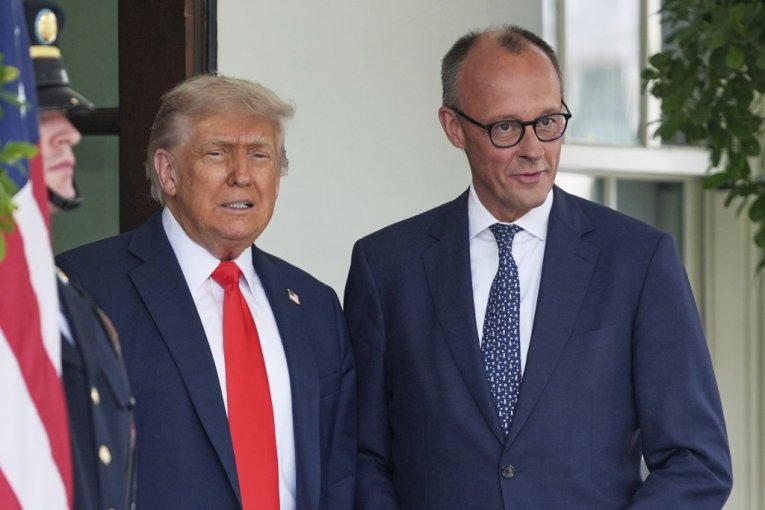 „IRAN IH JE PONIZIO, NEMAJU NIKAKVU STRATEGIJU“: Merc žestoko opleo po Trampu, ISMEJAO GA KAO NIKAD PRE!