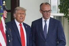 "LUDACI SU HTELI DA NAS NAPADNU": Tramp se sastao s Mercom, pa ga ZAPREPASTIO PRVOM REČENICOM