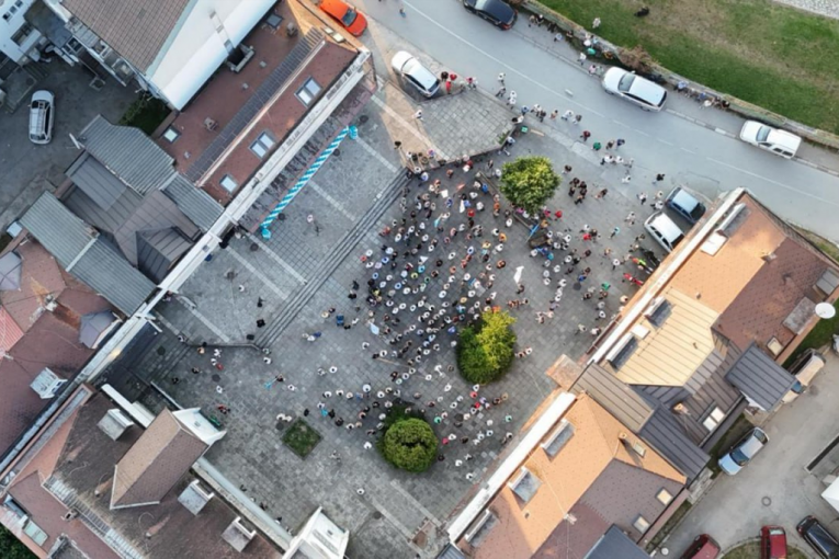 DEBAKL ZAVRŠNE BLOKADERSKE KONVENCIJE U KOSJERIĆU: Više prolaznika nego okupljenih na skupu šalju jasnu poruku - NAROD VAS NEĆE!