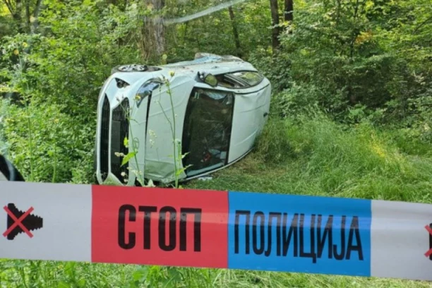 TEŽAK UDES KOD KOŠUTNJAKA! Automobil se prevrnuo na stranu, jeziv prizor! (FOTO)