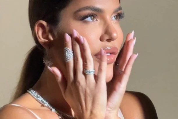 OBEZBEĐENJE OPKOLILO MARINU VISKOVIĆ NA SNIMANJU: Pevačica nosi nakit - vrednost kao luks stan u Beogradu! (VIDEO)