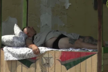 STANJE KRISTIJANA GOLUBOVIĆA SVE ŠOKIRALO: Osvanuo snimak koji je sve zabrinuo, LEŽI KOMIRAN!