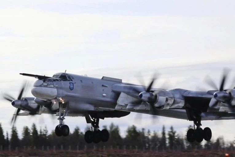 "PAUKOVA MREŽA" DESETKOVALA RUSKU AVIJACIJU: Moskva krenula u osvetničku akciju sa svega sedam bombardera (VIDEO)