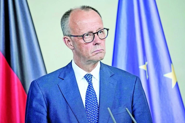 MERC PRECRTAO PUTINA: Nemački kancelar nije kao Makron želeo da se čuje s njim