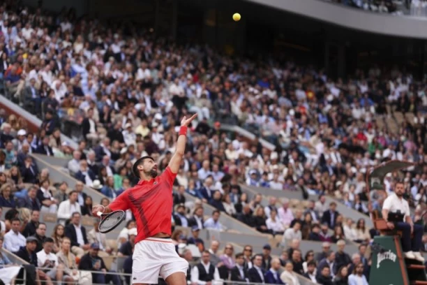 KRAĐA? Novak je oštećen u finišu trećeg seta - poen koji može da odluči pobednika!