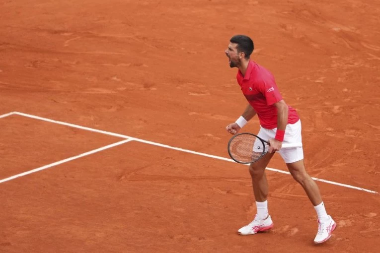 OVOGA PUTA BOLJE NIJE MOGLO: Novak pakuje kofere - Italijan počistio Đokovića na pariskoj šljaci!