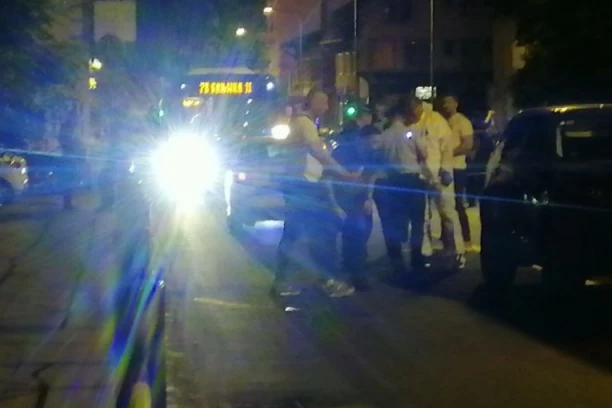 PRVE FOTOGRAFIJE SA MESTA UBISTVA U GAVIRLA PRINCIPA:  Automobil udario u autobus nakon pucnjave (FOTO)