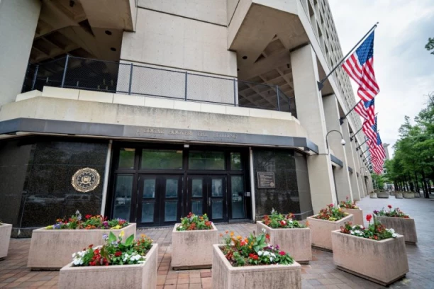 SKANDAL U FBI: Pronađena tajna soba sa gomilom dokumenata skrivanih od javnosti (VIDEO)