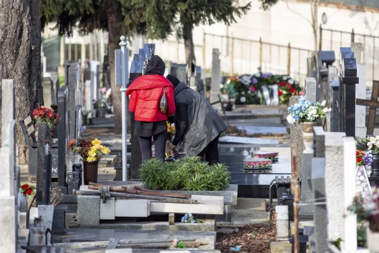 NE ZABORAVITE DA OVO PONESETE U CRKVU! Obeležavamo Duhovske zadušnice!
