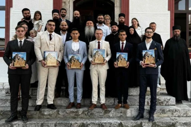 SVEČANOST U PRIZRENU KAO ZAVET KOSOVU: Dodeljene diplome desetoj generaciji učenika obnovljene Bogoslovije Svetih Kirila i Metodija