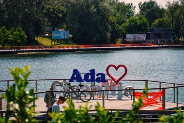 DRAMA NA ADI! Maloletnik skočio u vodu, pa hitno primljen u bolnicu!